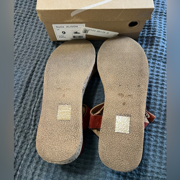 Mi.iM Sandals - Picture 4 of 6